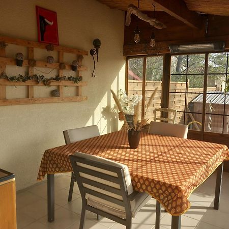 Les Coronilles Bed & Breakfast Beaucaire  Bagian luar foto