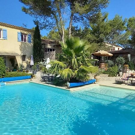 Les Coronilles Bed & Breakfast Beaucaire  Bagian luar foto
