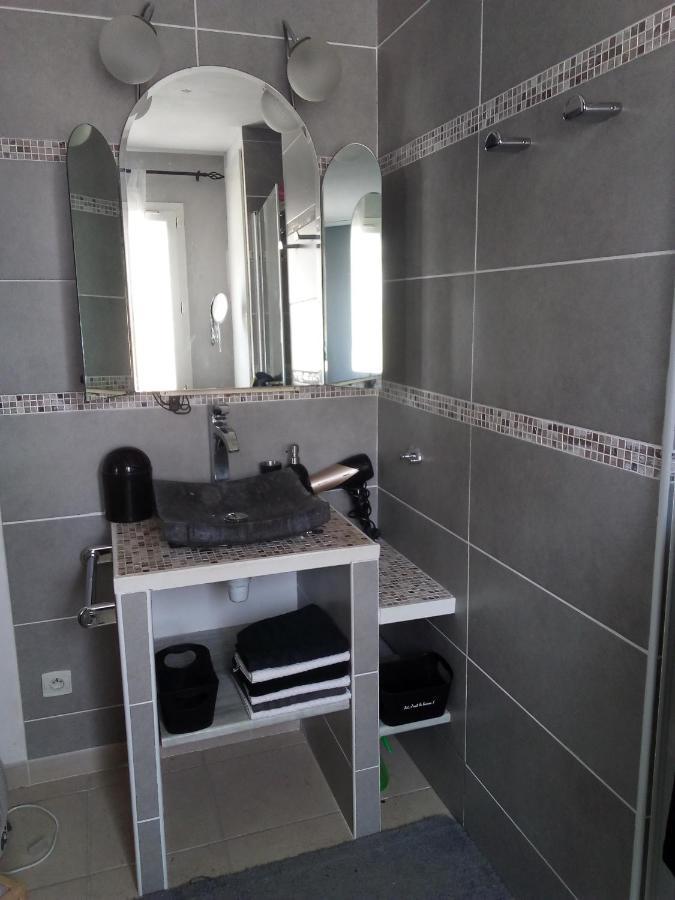 Les Coronilles Bed & Breakfast Beaucaire  Bagian luar foto
