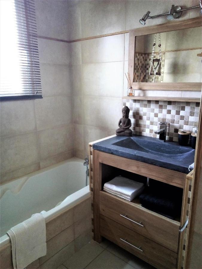 Les Coronilles Bed & Breakfast Beaucaire  Bagian luar foto