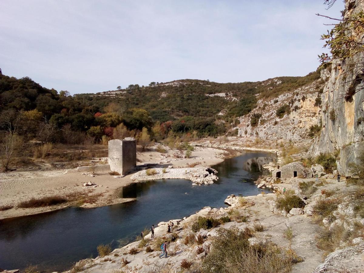 Les Coronilles Bed & Breakfast Beaucaire  Bagian luar foto