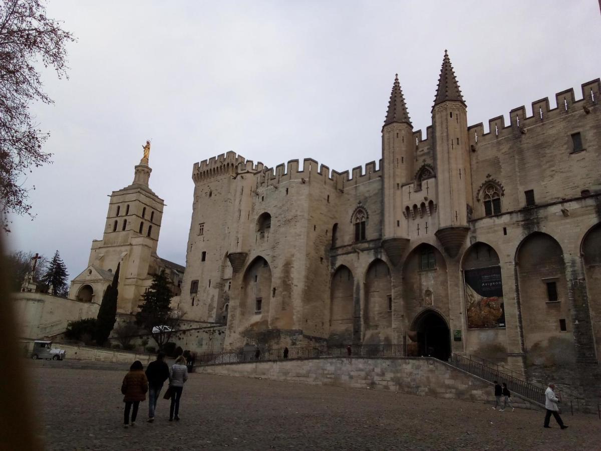 Les Coronilles Bed & Breakfast Beaucaire  Bagian luar foto