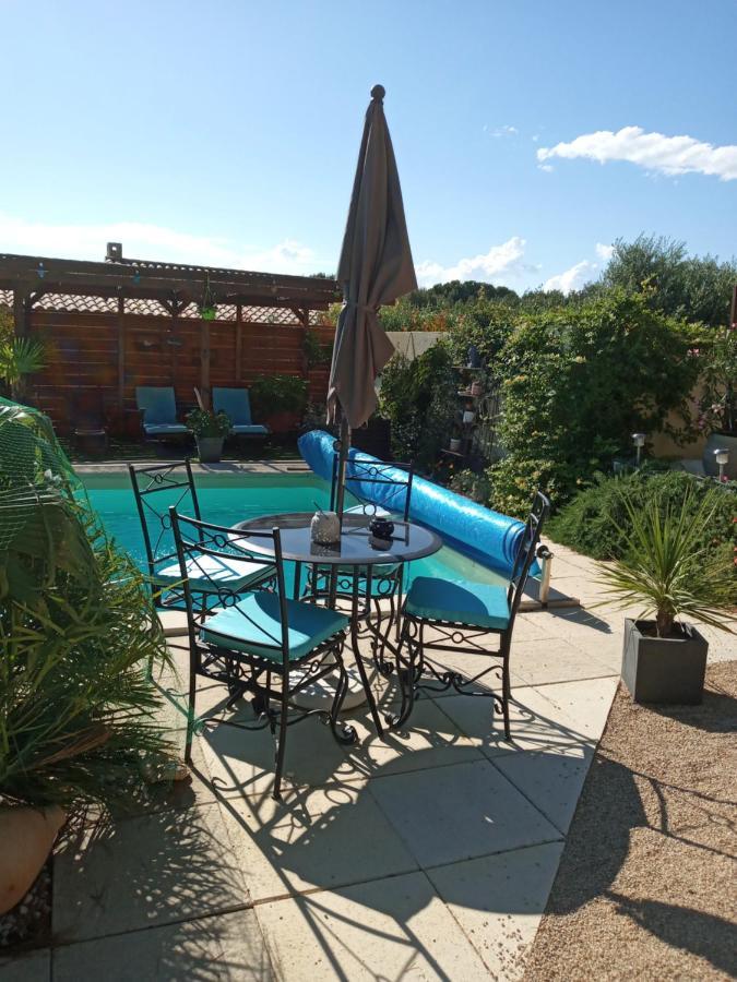 Les Coronilles Bed & Breakfast Beaucaire  Bagian luar foto
