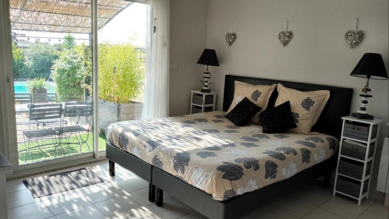 Les Coronilles Bed & Breakfast Beaucaire  Bagian luar foto