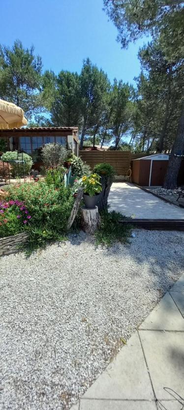 Les Coronilles Bed & Breakfast Beaucaire  Bagian luar foto