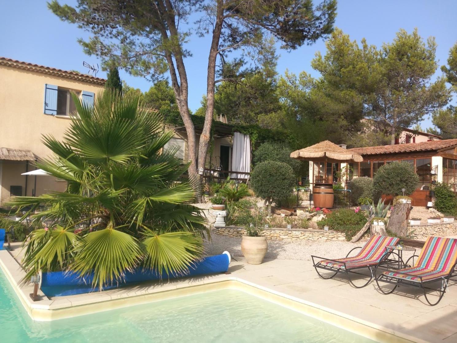 Les Coronilles Bed & Breakfast Beaucaire  Bagian luar foto