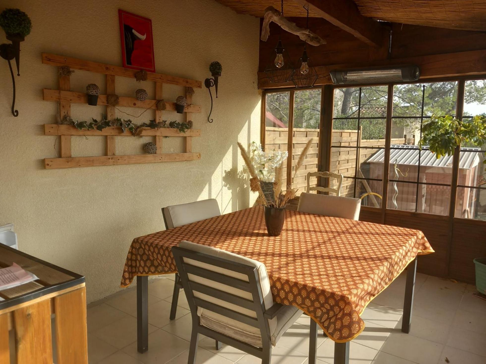 Les Coronilles Bed & Breakfast Beaucaire  Bagian luar foto