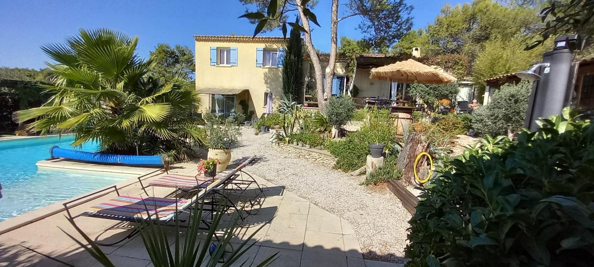 Les Coronilles Bed & Breakfast Beaucaire  Bagian luar foto