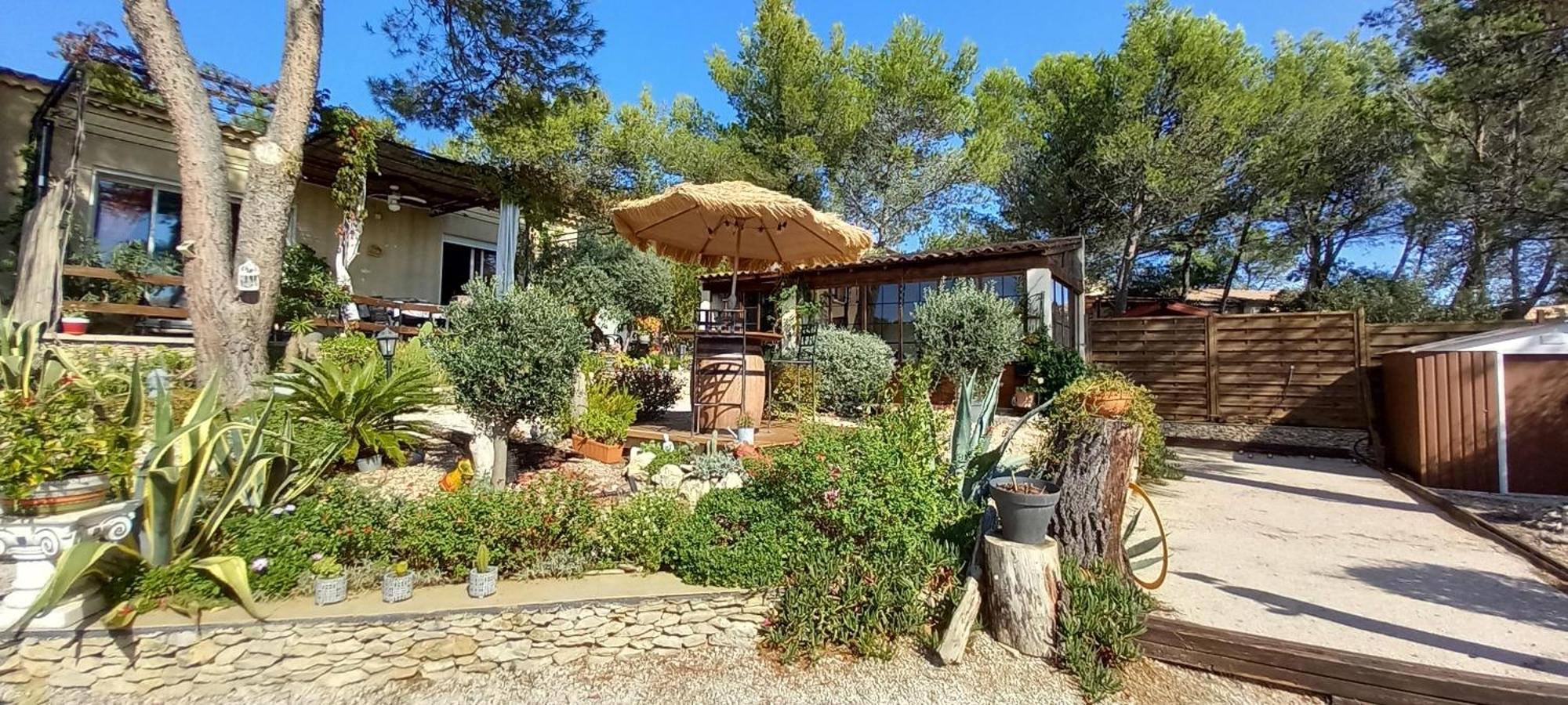 Les Coronilles Bed & Breakfast Beaucaire  Bagian luar foto