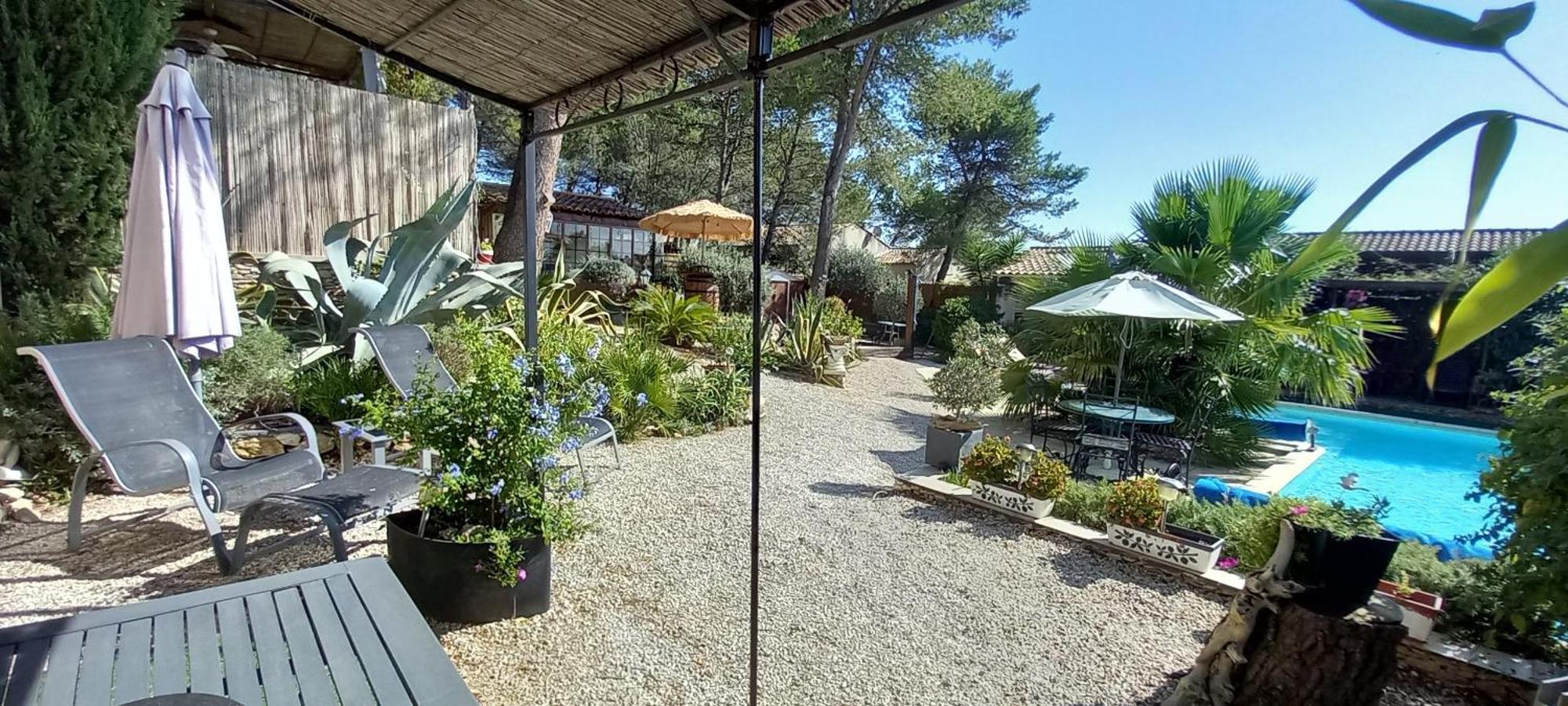 Les Coronilles Bed & Breakfast Beaucaire  Bagian luar foto