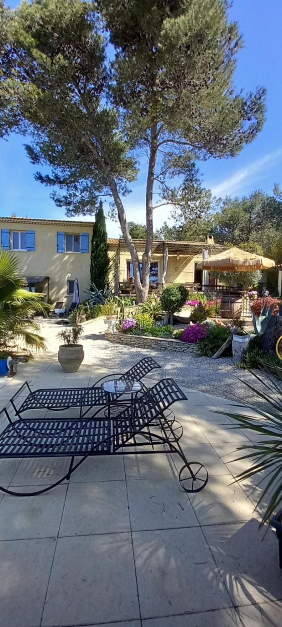 Les Coronilles Bed & Breakfast Beaucaire  Bagian luar foto